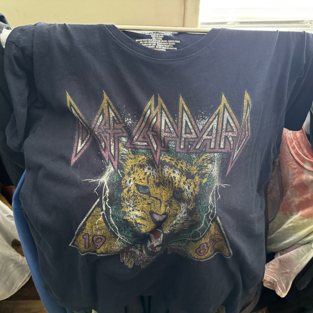 Def Leppard Graphic T-Shirt